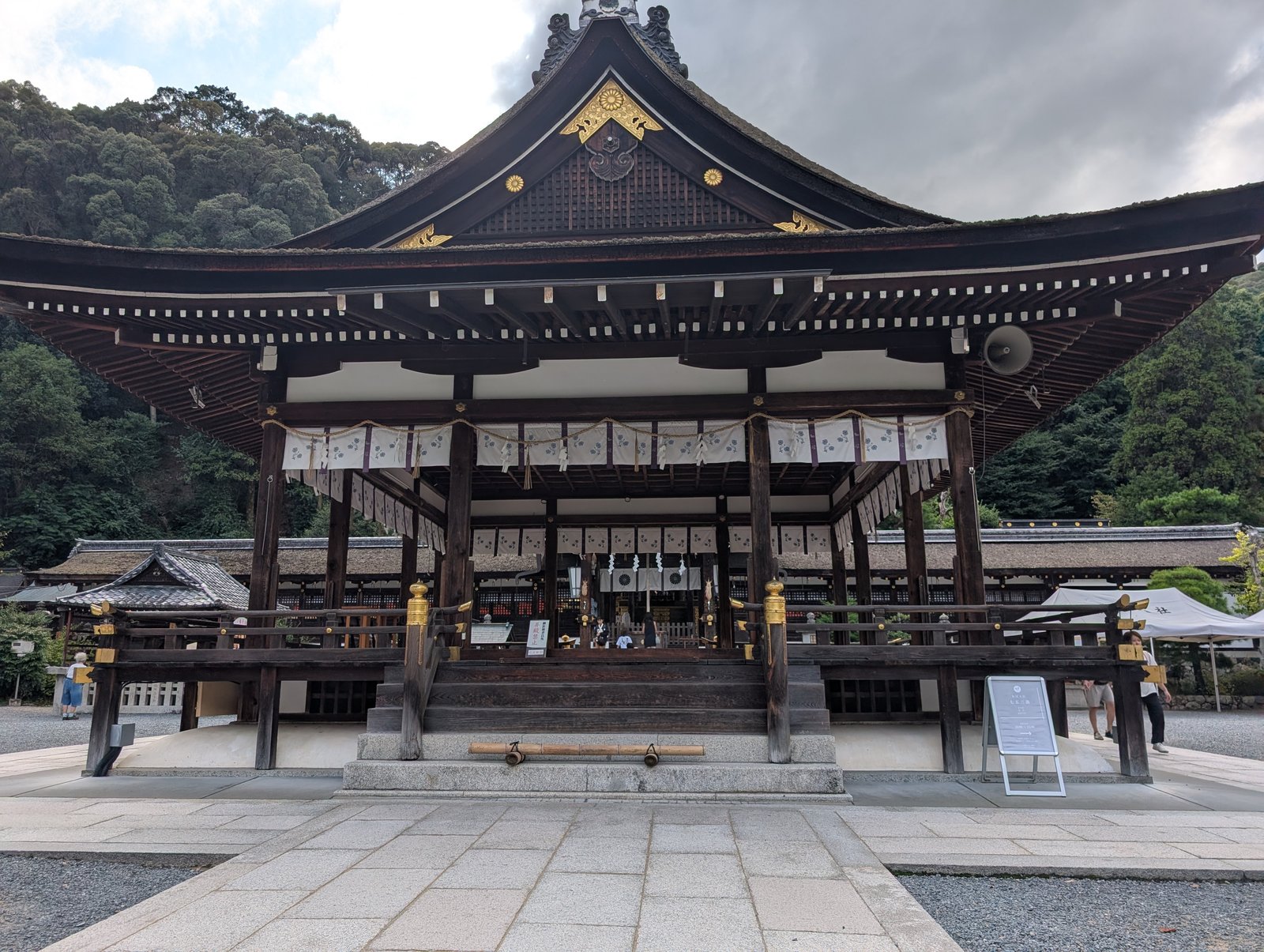 拝殿。楼門を入った正面にある
