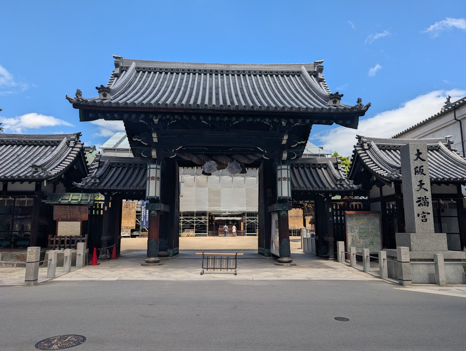 表大門。天神祭の総本山の風格ある大門